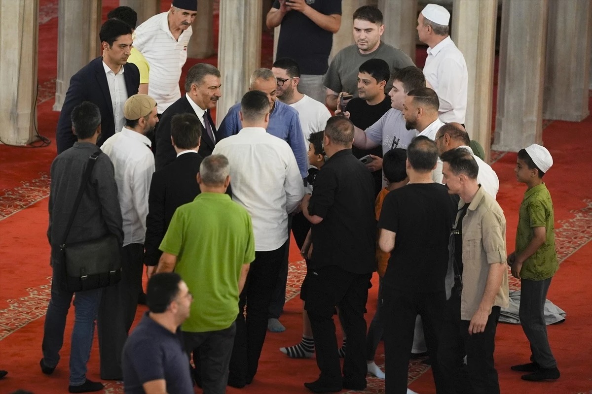 Sağlık Bakanı Fahrettin Koca, Süleymaniye Camisi’nde Bayram Namazı Kıldı