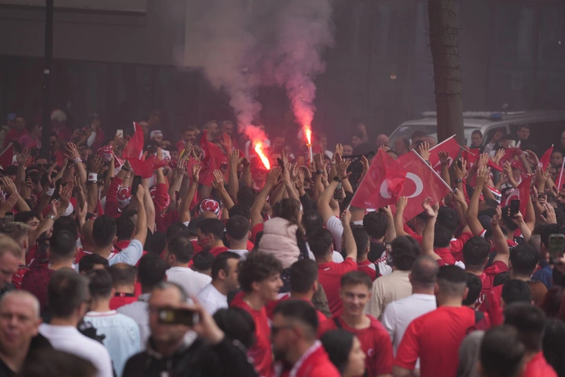 Gürcistan Maçı Öncesi Dortmund Sokakları Türk Bayraklarıyla Doldu