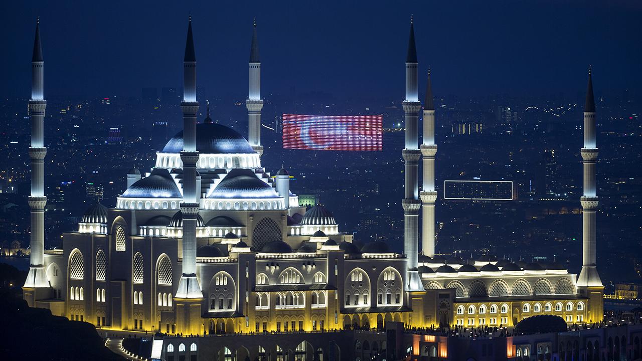 15 Temmuz’un Yıl Dönümünde 90 Bin Camide Sela Okundu