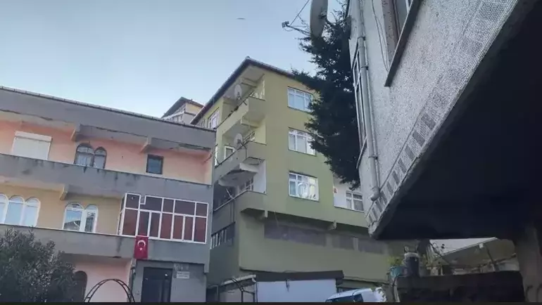 Şişli’de Trajik Olay! Banyoda Doğum Yaptı, Bebeği 3. Kattan Attı