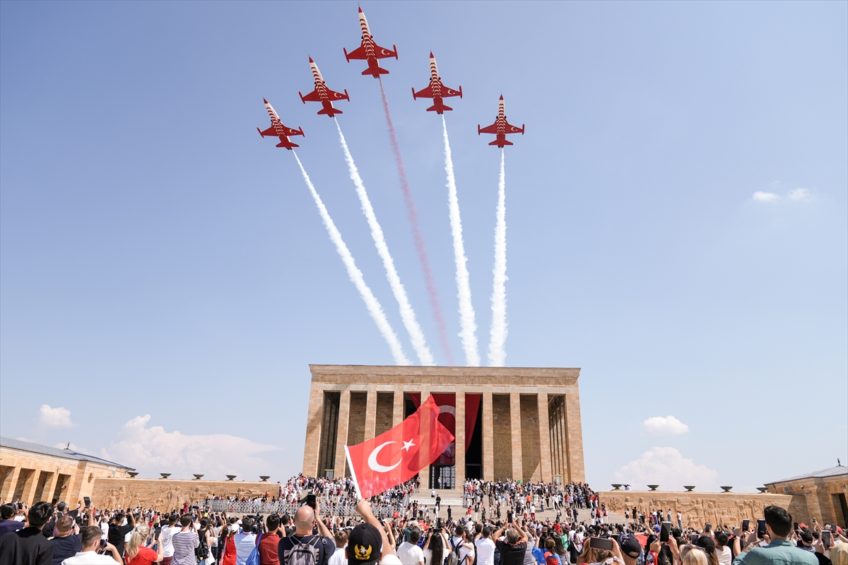 türk yıldızları ataya saygı