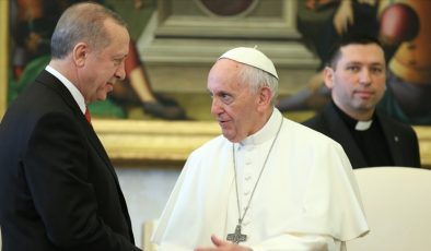 Cumhurbaşkanı Erdoğan Papa Fransuva İle Görüştü