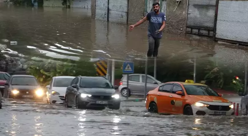 Adana’da ‘Süper Hücre’ Alarmı: Şiddetli Yağış Bugün de Devam Edecek