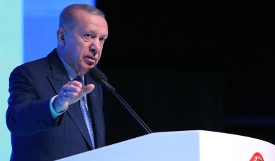 Erdoğan: Kılıçları Kime Çekiyorsunuz?