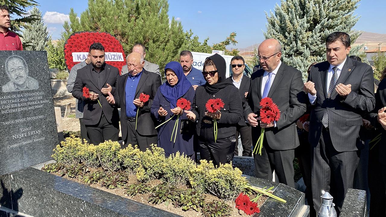 Neşet Ertaş Ölümünün 12. Yılında Mezarı Başında Anıldı