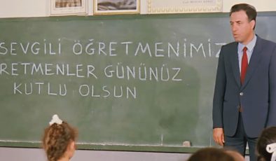 Öğretmen filmi nerede çekildi? Kemal Sunal Öğretmen filmi konusu, oyuncuları kimlerdir? 720p Öğretmen filmi full reklamsız Full Film izle, HD Film izle