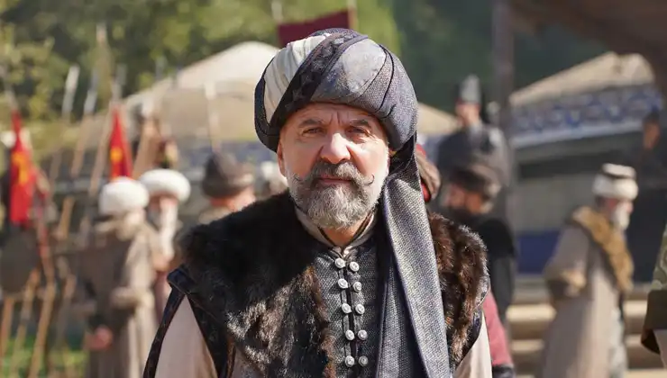 Ertuğrul Postoğlu kimdir? Mehmed Fetihler Sultanı İshak Ertuğrul Postoğlu kaç yaşında, nereli, hangi dizilerde oynadı, eşi kimdir? Ertuğrul Postoğlu dizileri ve filmleri