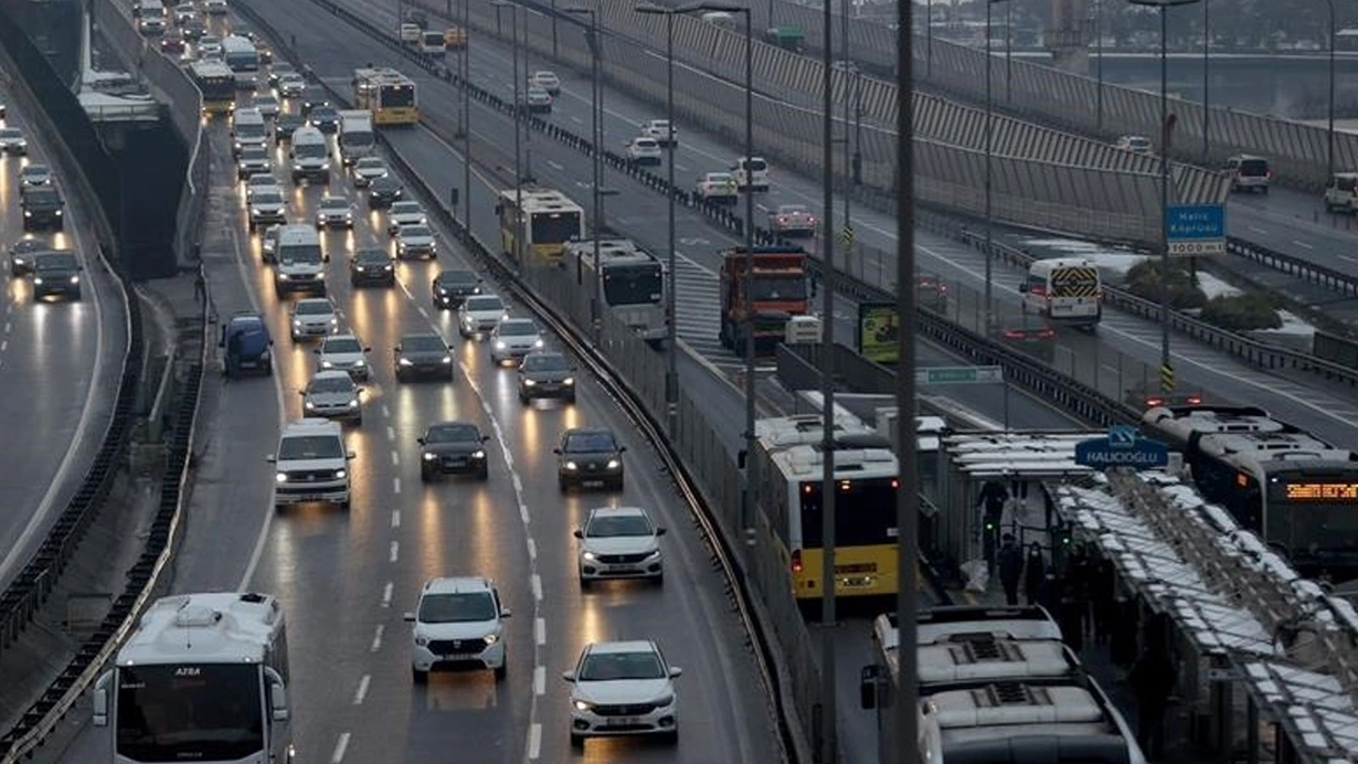 İstanbul’da Sağanak: Trafik Felç Oldu