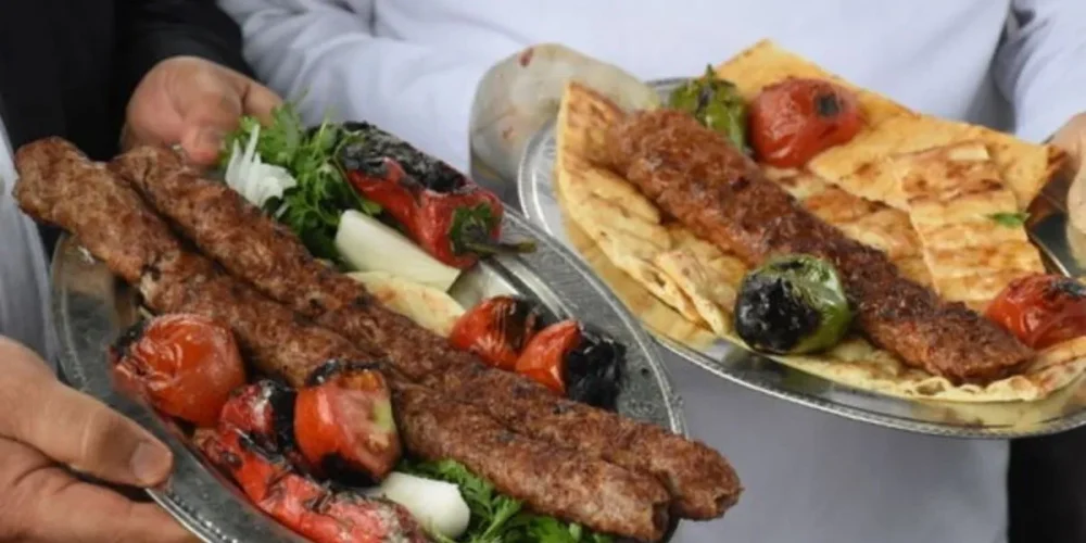 Urfa Kebap Kimin? Urfa Kebap Acılı mı Acısız mı? Adana ve Urfa Kebap Arasındaki Farklar Nelerdir?