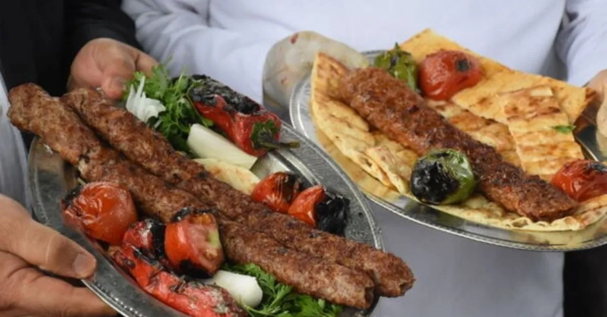 urfa-kebap-kimin-urfa-kebap-acili-mi-acisiz-mi-adana-ve-urfa-kebap-arasindaki-farklar-nelerdir