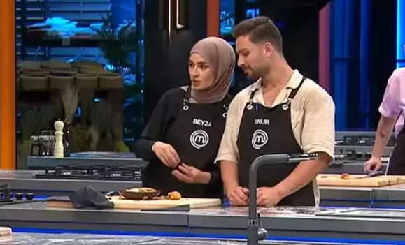 masterchefte-ask-kivilcimi-onur-ve-beyza-arasinda-neler-oluyor