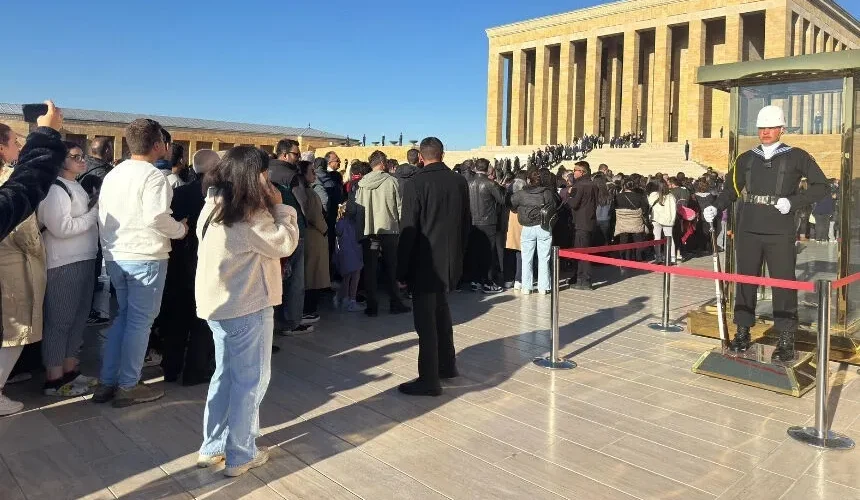 10 Kasım Heyecanı Anıtkabir’de Ziyaretçi Akını