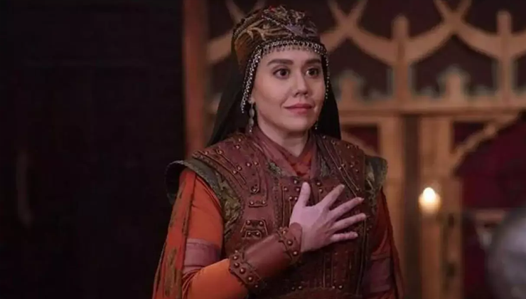 begum-cagla-taskin-evli-mi-begum-cagla-taskin-kimdir-nereli-kac-yasinda-su-an-hangi-dizide-oynuyor-bosandi-mi-begum-cagla-taskin-dizileri-ve-filmleri (1)