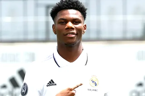 aurelien-tchouameni-kimdir-boyu-kilosu-kac-yasinda-hangi-ulkeli-mevkisi-ve-hangi-takimlarda-oynadi-real-madrid-aurelien-tchouameni-biyografisi-ve-futbol-kariyeri