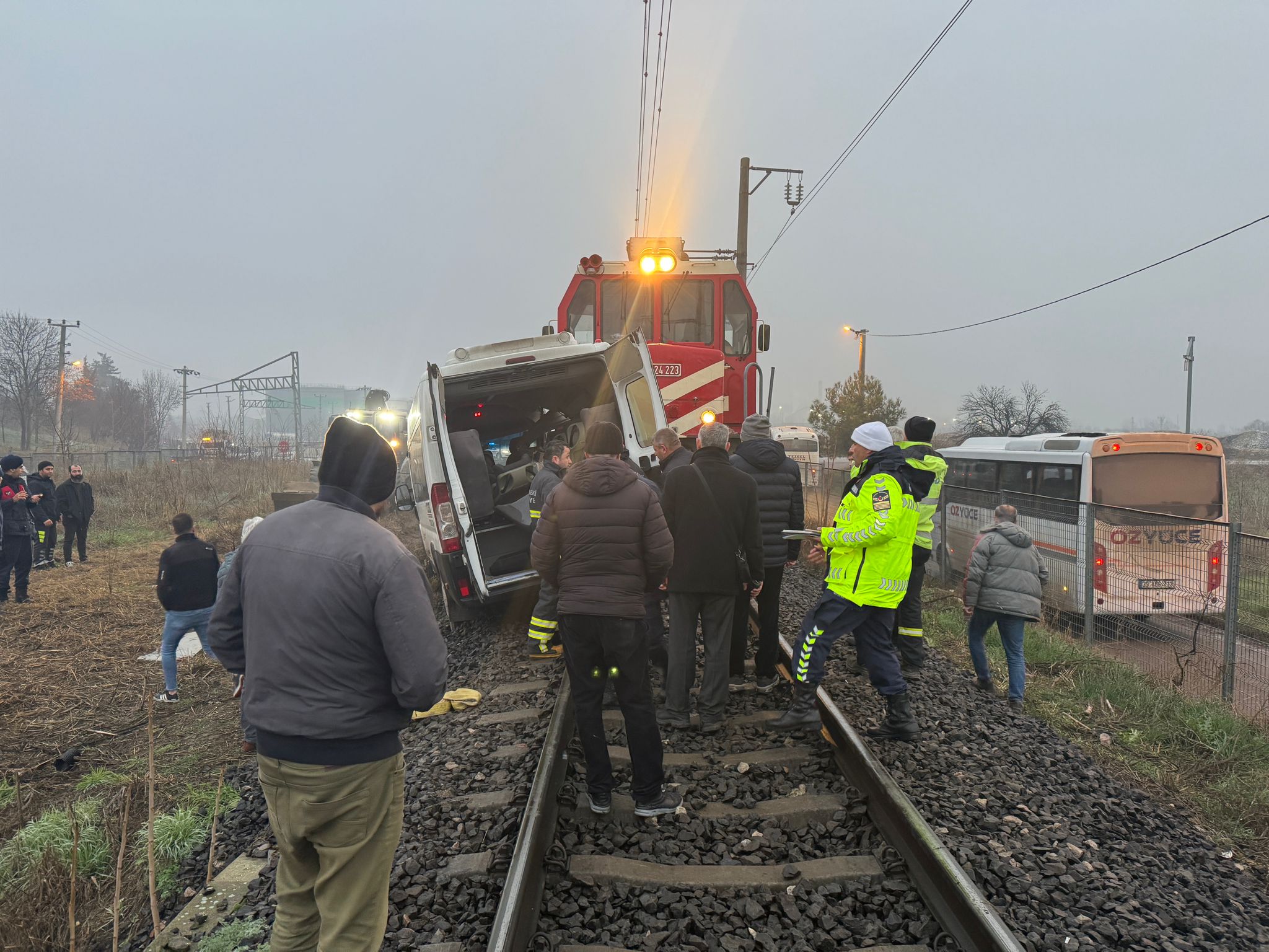 Kırklareli’nde Tren Servise Çarptı