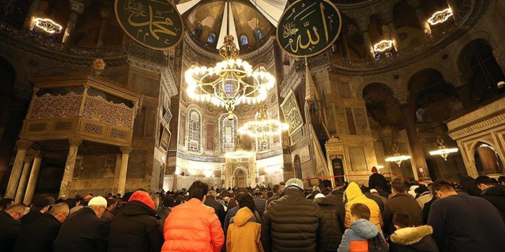 Regaip Gecesinde Cemaatle Namaz Kılınır mı? Regaip Kandilinde Hangi İbadetler Yapılmalı?