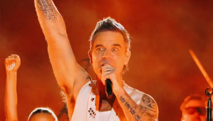 robbie-williams-kimdir-robbie-williams-boyu-kac-kilosu-kac-aslen-nereli-sevgilisi-kimdir (2)