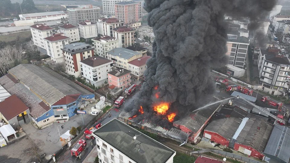 İstanbul’da Lastik Fabrikasında Yangın